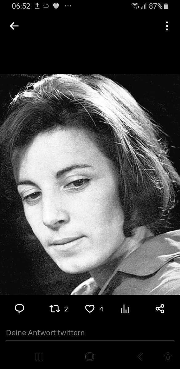 Letnapark's tweet photo. Das Gold meines Feldes tut meinen Augen weh
Ich schüttle meine Mähne
und mit meiner Pranke wische ich ungeschickt
eine Träne weg.
Luisa #Famos *7.8.1930 – 28.6.1974
rätoromanische Lyrikerin in #Vallader; Ramosch, CH https://t.co/8cb245zLgC
