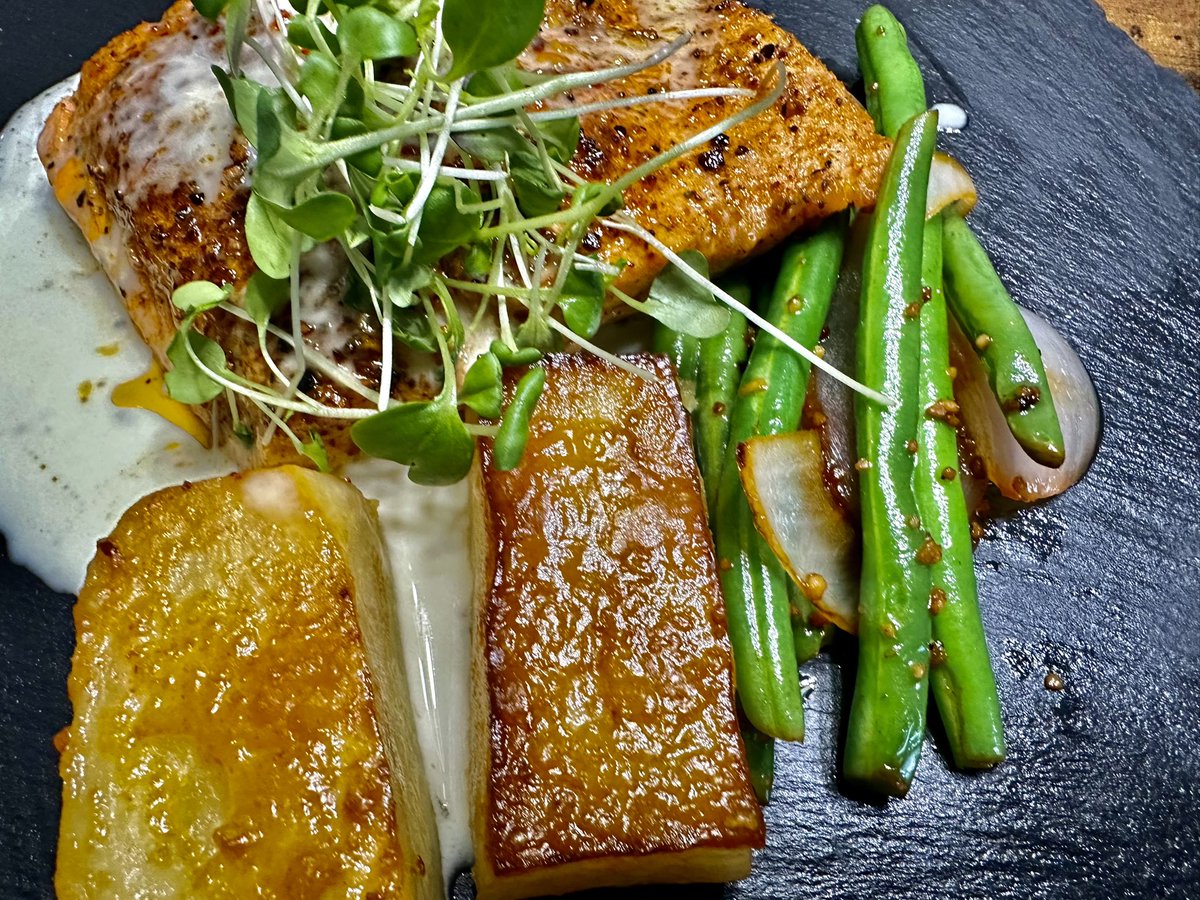 amcatering2015's tweet photo. Just in the lab….
Pan Seared Salmon with Fondant Potatoes and Green Beans with White Truffle Sauce Beurre Blanc
https://t.co/XNGMxOm6mv
#ChefAnthony #Truffletopia #AMCatering #justinthelab #NoStyleJustGoodFood #sauceisboss #makeyourlastlikeyourfirst #GodDid #goddid https://t.co/UqspIVtAft