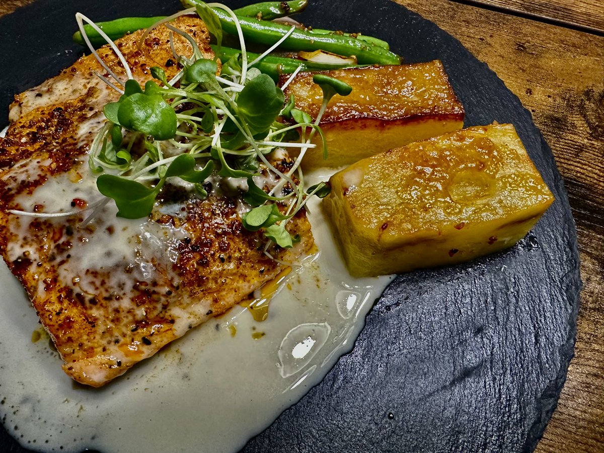 amcatering2015's tweet photo. Just in the lab….
Pan Seared Salmon with Fondant Potatoes and Green Beans with White Truffle Sauce Beurre Blanc
https://t.co/XNGMxOm6mv
#ChefAnthony #Truffletopia #AMCatering #justinthelab #NoStyleJustGoodFood #sauceisboss #makeyourlastlikeyourfirst #GodDid #goddid https://t.co/UqspIVtAft