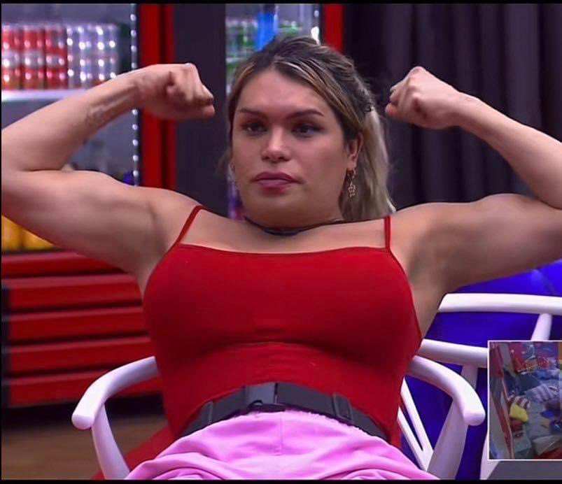 4ip4d3's tweet photo. Wendy después de cargar con el peso de dar todo el rating al reality https://t.co/KpGI0lTuen