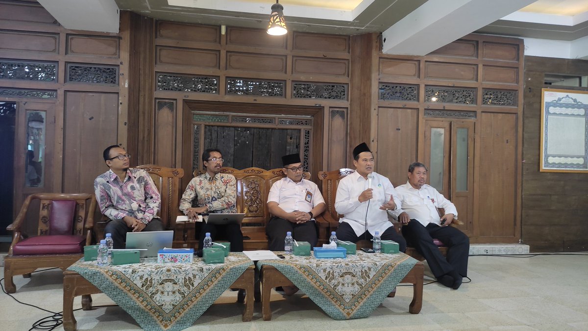 ZainalAnif's tweet photo. Terkadang sistem dan manajemen sudah baik
Tetapi
Personalnya tidak baik
Maka kemajuan itu nihil bisa diraih https://t.co/oJWb3HF0t8