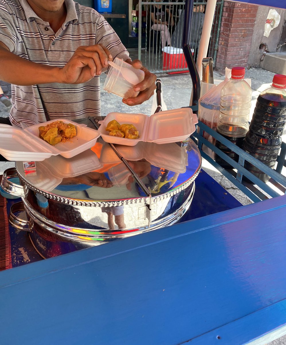studeeekay's tweet photo. sb sa umaga 🤝 siomai rice sa tanghali https://t.co/kUMohZupgJ