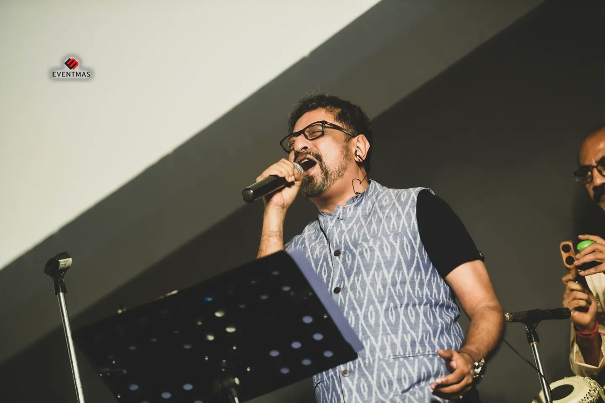 EventmasIndia's tweet photo. Glimpses of @rupankarbagchi Live at Nandan !
Captured by : Santanu Biswas
#Eventmas #TeamEventmas #RBL #Photography #LiveMusic #TeamEventmas #WeCreateYouCelebrate https://t.co/IQb7yPVFaY