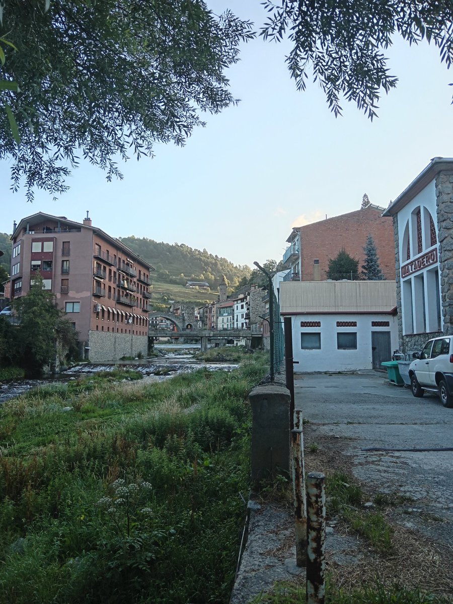 Si no hi ha xais a taula del consumidor no hi ha closes de prat natural, ni sembrats, ni esquelleria, ni velles històries...
Som sector estratègic i de país, som el país!
No deixeu de creure en nosaltres i nosaltres no deixarem de creure en nosaltres mateixos.
Cap a l'escorxador.