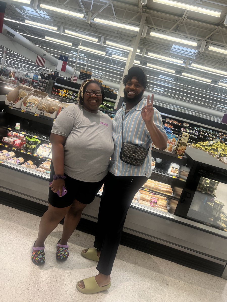 thajamb's tweet photo. Look who I found at Walmart https://t.co/SWRNfK8YfH