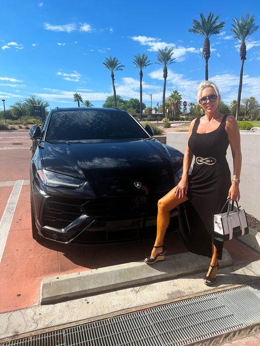 Just going out for Happy Hour- thank gawd it's only 130 here in the desert today.. 🥵😝.. I swear he can't
