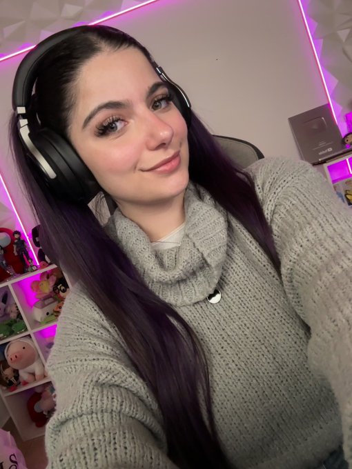 Ando en directo ya 😋 https://t.co/MQwEjXDThR https://t.co/hJc6FiNFs5<a href="/tag/onepiece"class="tags"><span>#onepiece</span></a><a href="/tag/nicorobin"class="tags"><span>#nicorobin</span></a>