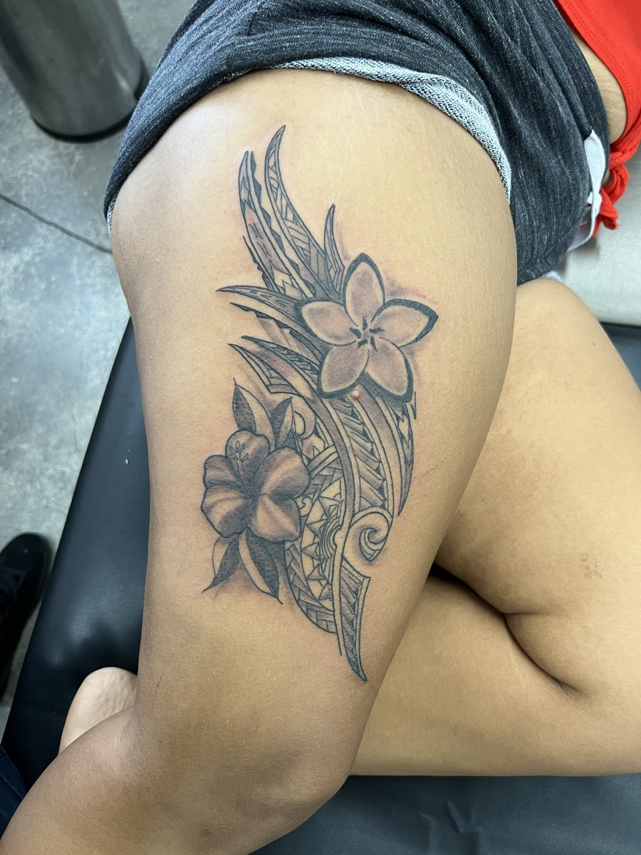 art_yoda's tweet photo. Just knocked out this Polynesian thigh piece just now,#theartofyoda #tattoosbyodaadams #yodaadams #artofflesh #selftaughtartist #TheInkPit #InkPitTattoo #Honolulu #Tattoos
#tattoospecials #colortattoos #colortattoo #blackandgreytattoos #blackandgreytattoo
#polynesiantattoo https://t.co/0tgRhTcCJc