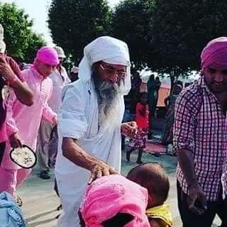 KisoraV4470's tweet photo. जयगुरूदेव
स्वामी जी ने कहा
*भजन में लगे रहना चाहिए। पहले भजन फिर बाद में दुनियां के और काम।जो सुख  भजन में है नाम में है।वो कहीं नहीं मिलेगा।*सीकर राजस्थान संगत।
जयगुरुदेव का एक निशाना
#लोक_और_परलोक_बनाना https://t.co/sr9gDzfyiw