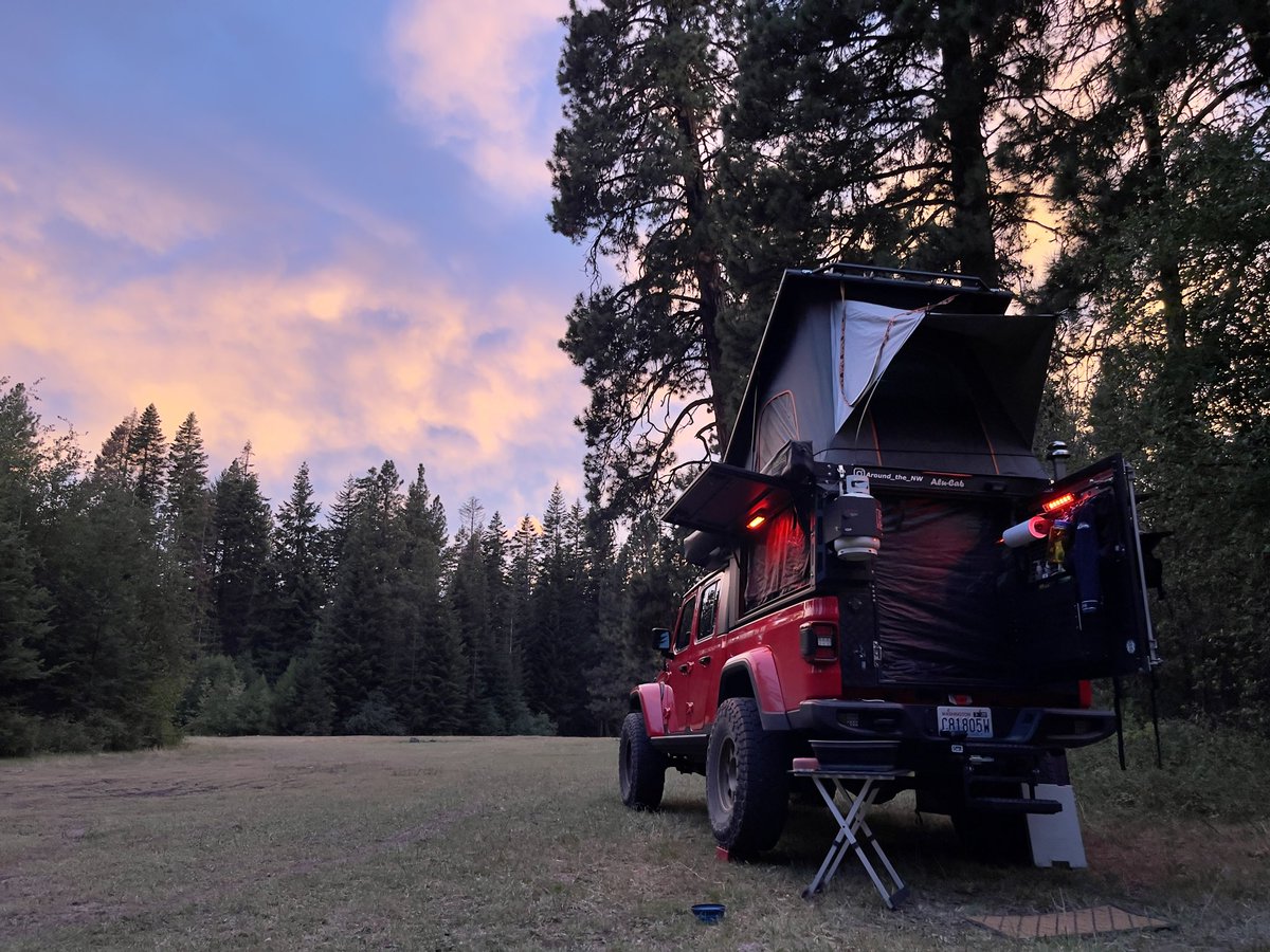 Around_the_NW's tweet image. Friday night’s campsite sunset 😲

#jeepgladiator #overlanding #overlander #teamREDARC #nittopitcrew #overlandjournal #alucab #alucabusa #recongrapplers #canopycamper #overlandjournal #northridge4x4 #midlandadventure #overland #overlandlife #photography #pnw #explore #adventure