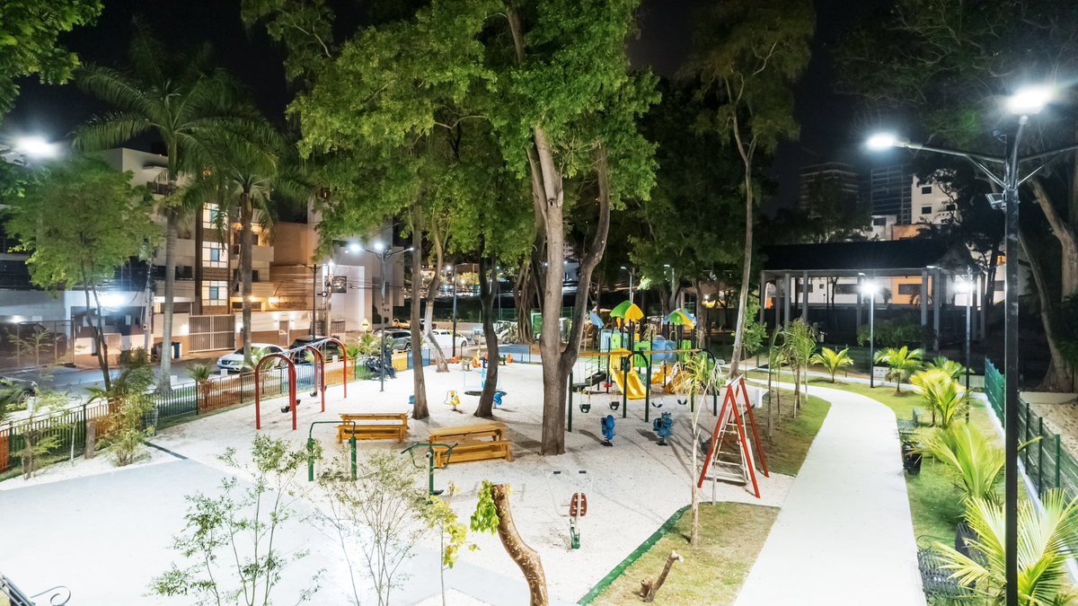 CarolinaMejiaG's tweet photo. ¡Señores, qué espectáculo! A partir de hoy la Urbanización Fernández tiene un hermoso espacio iluminado y seguro para que disfruten y cuiden de él. Bendiciones. https://t.co/zGI2g1AlRG