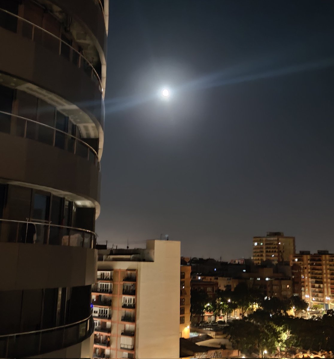 La #SuperLuna en Valencia hace unos días. #Moon #luna #skylovers #cielo