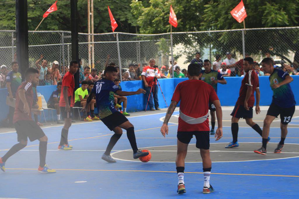 Manueljuventud2's tweet photo. #6Ago Los juegos recreativos y deportivos del .@PartidoPSUV son la síntesis de la unión y el espíritu combativo que tienen nuestras estructuras. Felicitamos a los equipos del municipio Santiago Mariño #Aragua por la tremenda jornada del día de hoy #NicolásNoArruga https://t.co/63tKKMQ8fC