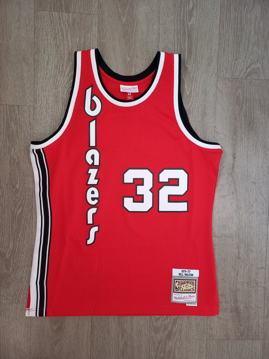 Docsidan's tweet photo. @BlazersFr Un maillot légendaire https://t.co/JgT5eExooF