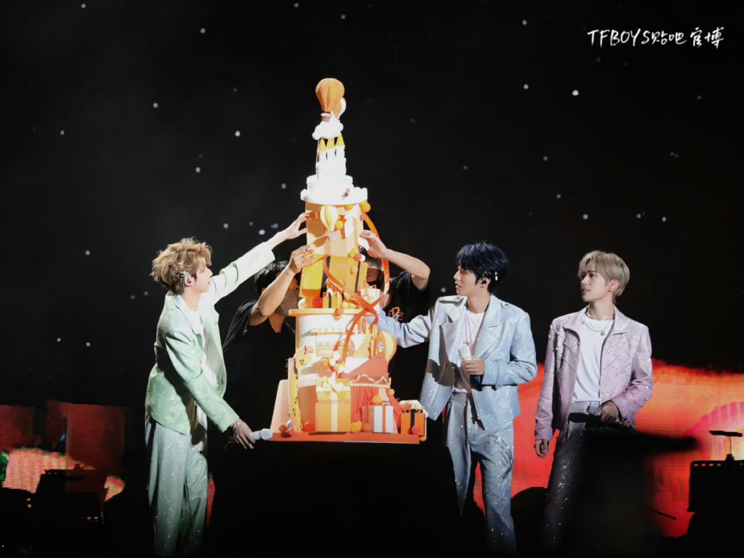 tfboys_rinda's tweet photo. คอนเสิร์ตครบรอบ 10 ปี TFBOYS เมื่อคืนที่ผ่านมา 

สำหรับคัยที่ยังไม่ได้ดูหรืออยากจะดูย้อนหลัง สามารถเข้าไปตรงล���้งนี้ได้เลยนะคะ 

YouTube 👉https://t.co/qRwuYM24iD

bili bili👉https://t.co/xbIegDpXjO

 #TFBOYS10thanniversary 
#TFBOYS十年之约演唱会
#TFBOYS十年之约 https://t.co/FG1cYfXO1S