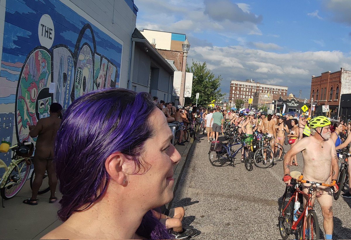 Nothing like a world naked bike ride through StL to raise awareness of global warming through fossil fuels at the same time calling awareness to the danger cyclist face from unaware drivers. <a href="/WNBRstl/">WNBR St. Louis</a>