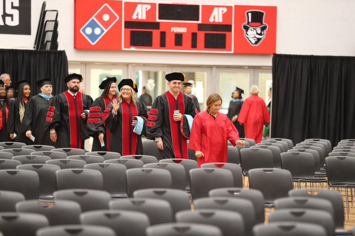 APSUeduc's tweet photo. We're still celebrating our August graduates, including our second Grow Your Own cohort, third Aspiring Assistant Principal Program cohort, and many other hard-working, deserving students. 🎓 

Once a Gov, always a Gov. 

#austinpeay #govsgraduate #classof2023 https://t.co/dYmrcFey2v