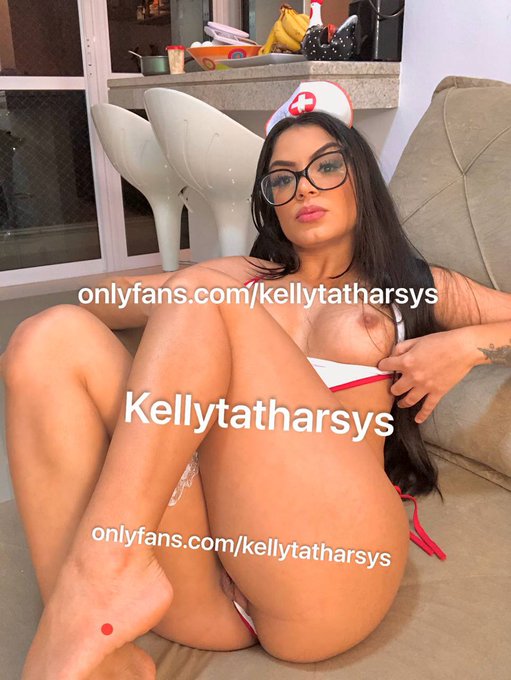 Algu&eacute;m precisando de uma enfermeira ? https://t.co/eZEZCqXMkG