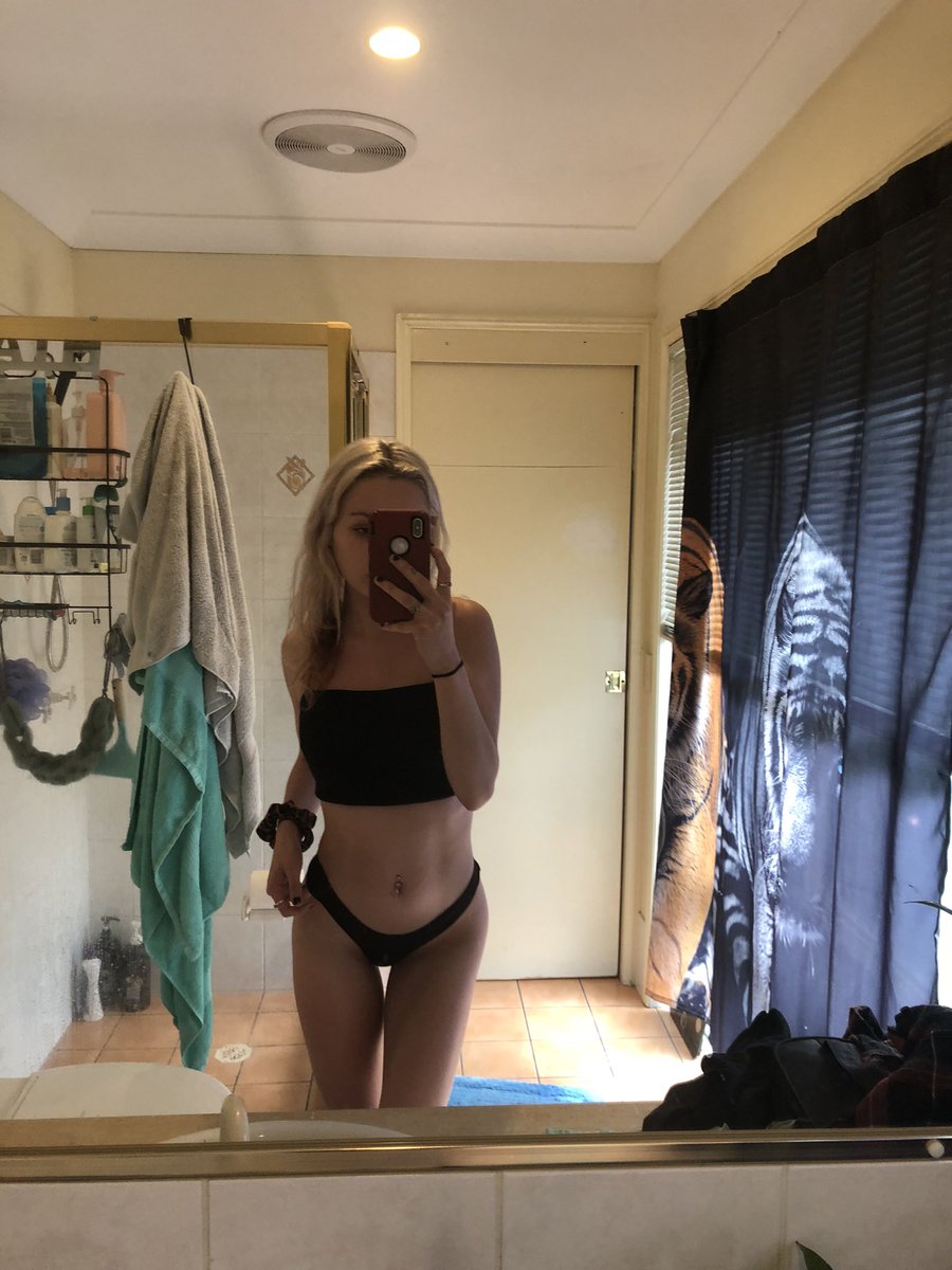 Bronnie111's tweet photo. https://t.co/fNQQOcxeKU tap the link to see what’s underneath 🤫 #onlyfansgirl #onlyfans18 #onlyfanspromo #onlyfan https://t.co/SSGpQluByb