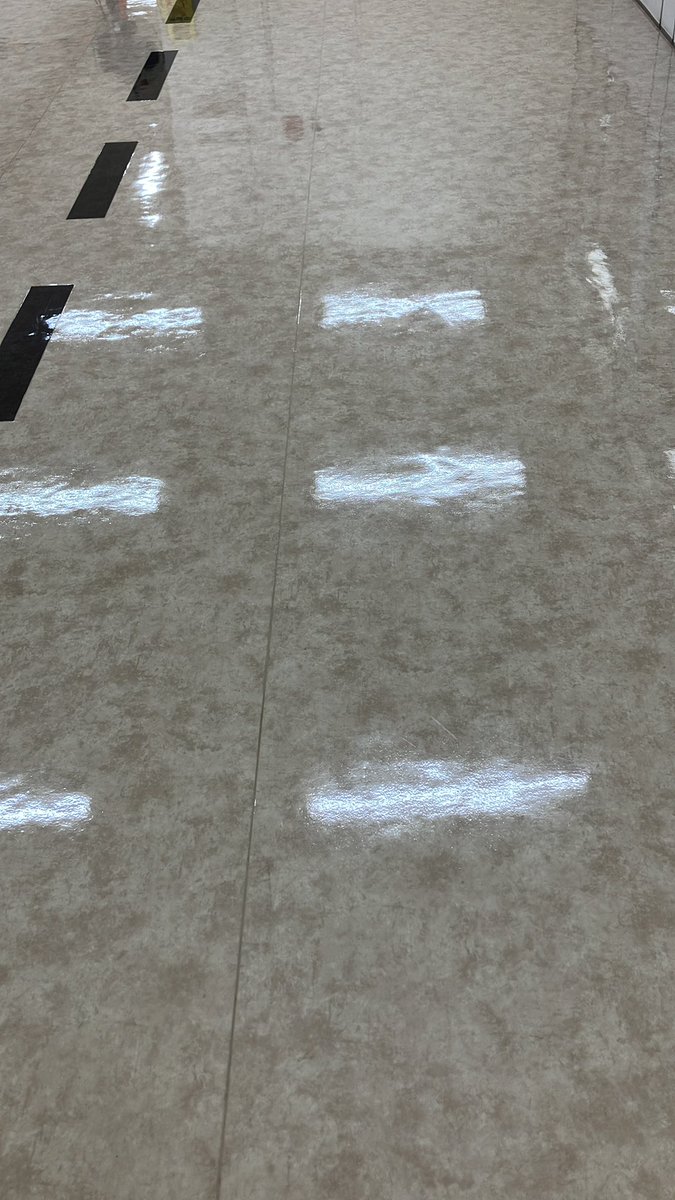 最近は教育も兼ねて4月入社の新人さんにワックスを塗ってもらってます。

スピードも早くなってきたし
いい光沢！🤩