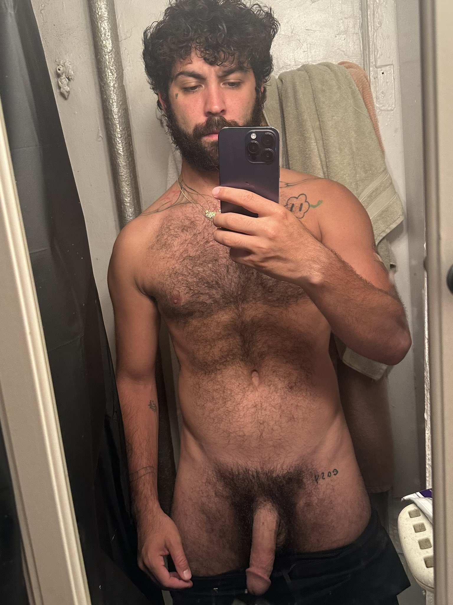 2 pic. Took some pics before I jacked off last night I thought my dick looked nice 😌😙 https://t.co/UFF9ul5iV5