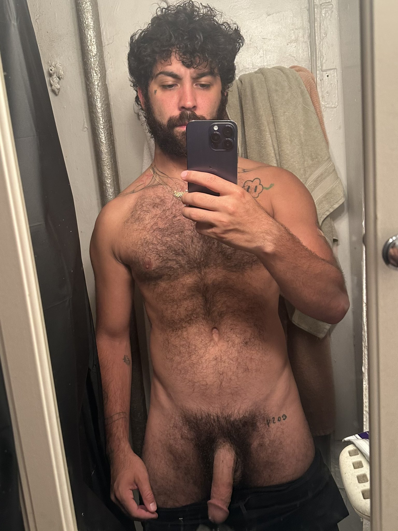 1 pic. Took some pics before I jacked off last night I thought my dick looked nice 😌😙 https://t.co/UFF9ul5iV5