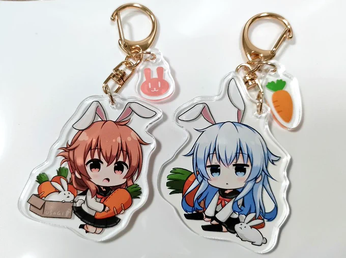 艦これのグッズセットに入るうさ耳アクキーの実物写真! それぞれとのチャーム付きです