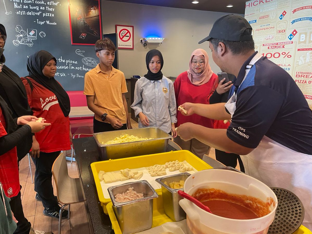From the classroom to the kitchen, our culinary and patisserie arts students embraced hands-on learning at Domino's Pizza workshop. The experience was peppered with fun, learning, and a whole lot of pizza goodness! #msumalaysia #msumalaysiashca