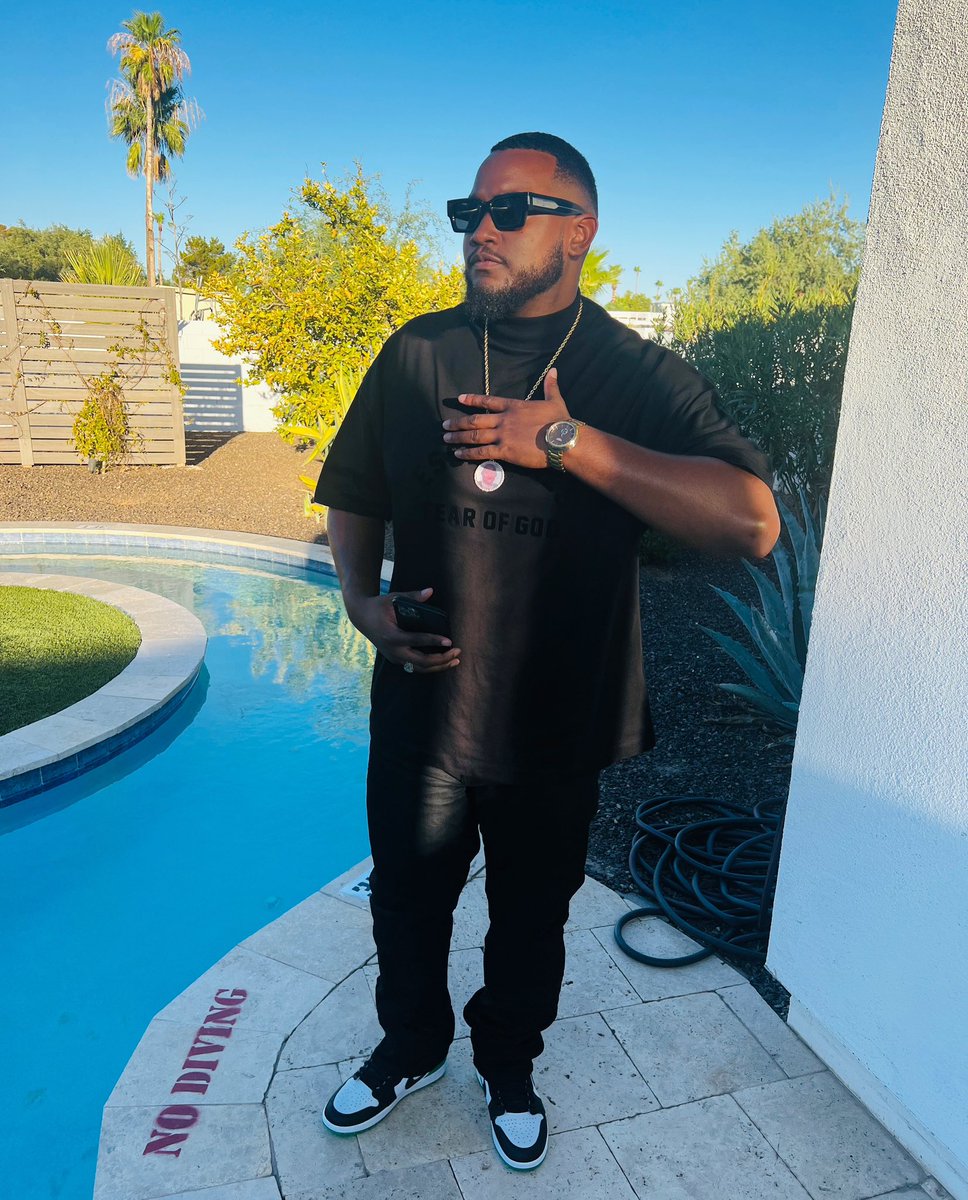 IkeBlanco_'s tweet photo. Fade with the waves, ain’t no fitted on. 🦍 https://t.co/19vPQNg8G1