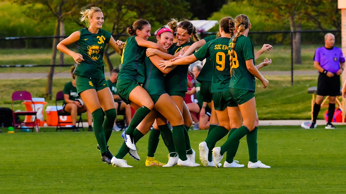 BaylorFutbol's tweet image. BEARS WIN 👏

BU 3, OU 2

#SicEm | #depthB4height