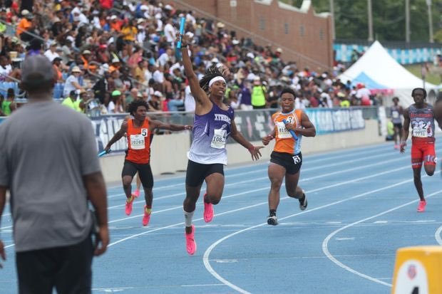 After a very long week in Iowa I’m happy to be able to say I’m now 9x all American after medaling in all 4 of my events at the Junior Olympics.
2nd triple jump 🥈
4th long jump 🏅
8th 200 (new PR 21.49(-1.2))🏅
6th 4x1🏅
<a href="/AAUTrackNField/">AAU Track & Field</a> <a href="/XtremeTrack/">Xtreme Force Track Club</a> <a href="/rock_track/">Round Rock</a>
