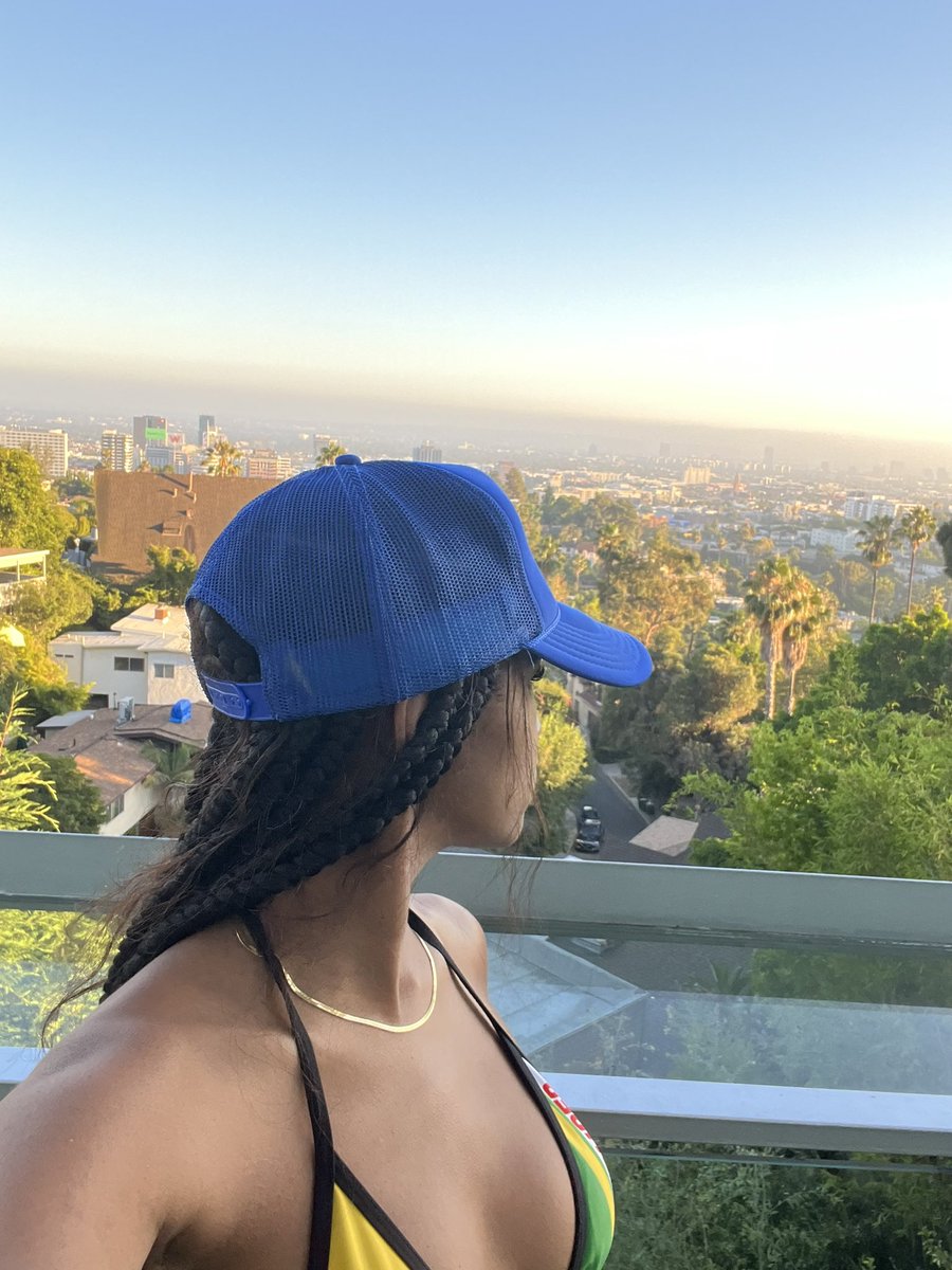 donYé taylor tweet media