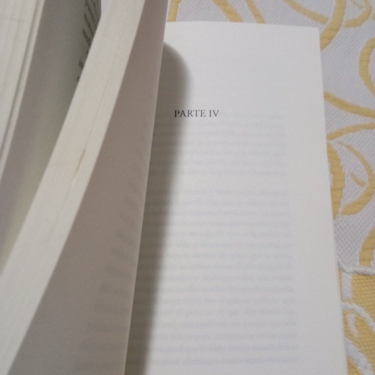 QueLeer's tweet photo. «La literatura te permite tocar temas a los que no nos enfrentamos en nuestro día a día por la rigidez del sistema, por la vorágine permanente de este mundo».  Javier Castillo ✍️ https://t.co/oTfBBv2B6s