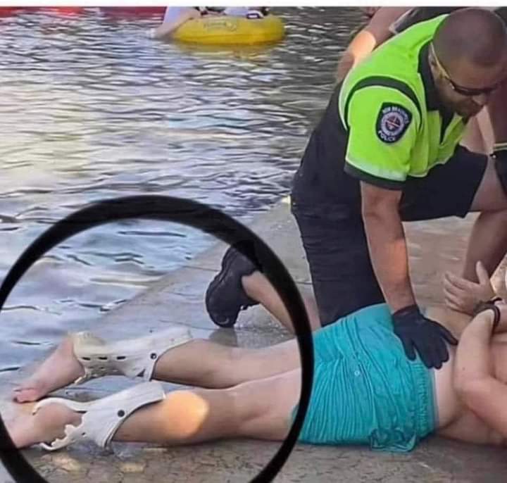 fruitvalelocal's tweet photo. @ATLboneNbred This story has everything. Working while Black, white privilege, huge brawl, someone's feet going straight thru their crocs, a heroic dive off a riverboat &amp; swim to shore to aid the brothers. https://t.co/Po6vsLuzkH