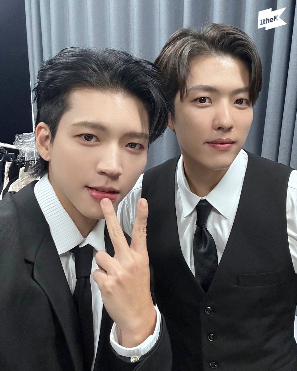 1theK's tweet photo. 생각이 많을 땐 #인피���트 #수트댄스 지🍋 레몬사탕보다 효과적이라는 #INFINITE 셀카 보고 가세요😉
#New_Emotions @IFNT_Official_

#SuitDance 👉 https://t.co/JIZafpWn00 https://t.co/UQsL5K5qxd