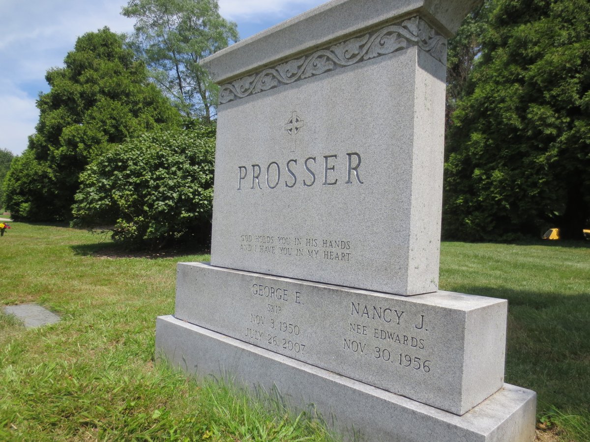 #FamousGraves- NCAA basketball coach George 'Skip' Prosser. 2X Xavier University coach b4 moving to Wake Forest. He's at Spring Grove Cemetery in Cincinnati Ohio

(TNT Images (c) 2018 Photo: Ken Naegele)
#NecroTourist #NCAA #NCAABasketball #Xavier #XavierUniversity #Cincinnati