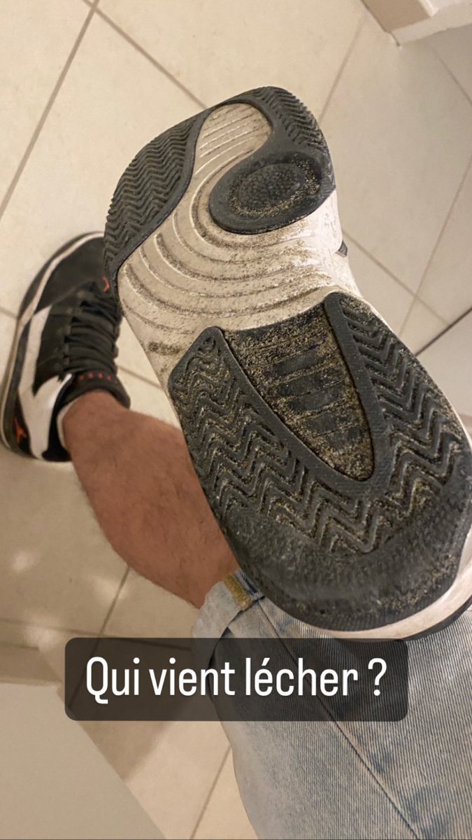Viens lécher mes Jordan’s de festival si tu oses 😏