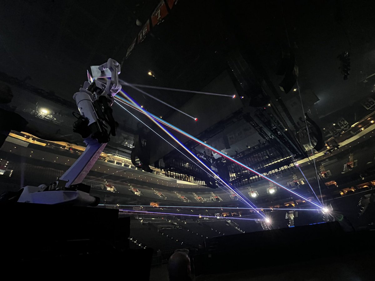 AndyRobot's tweet image. #DRAKE #andyRobot  It’s All A Blur  #robots