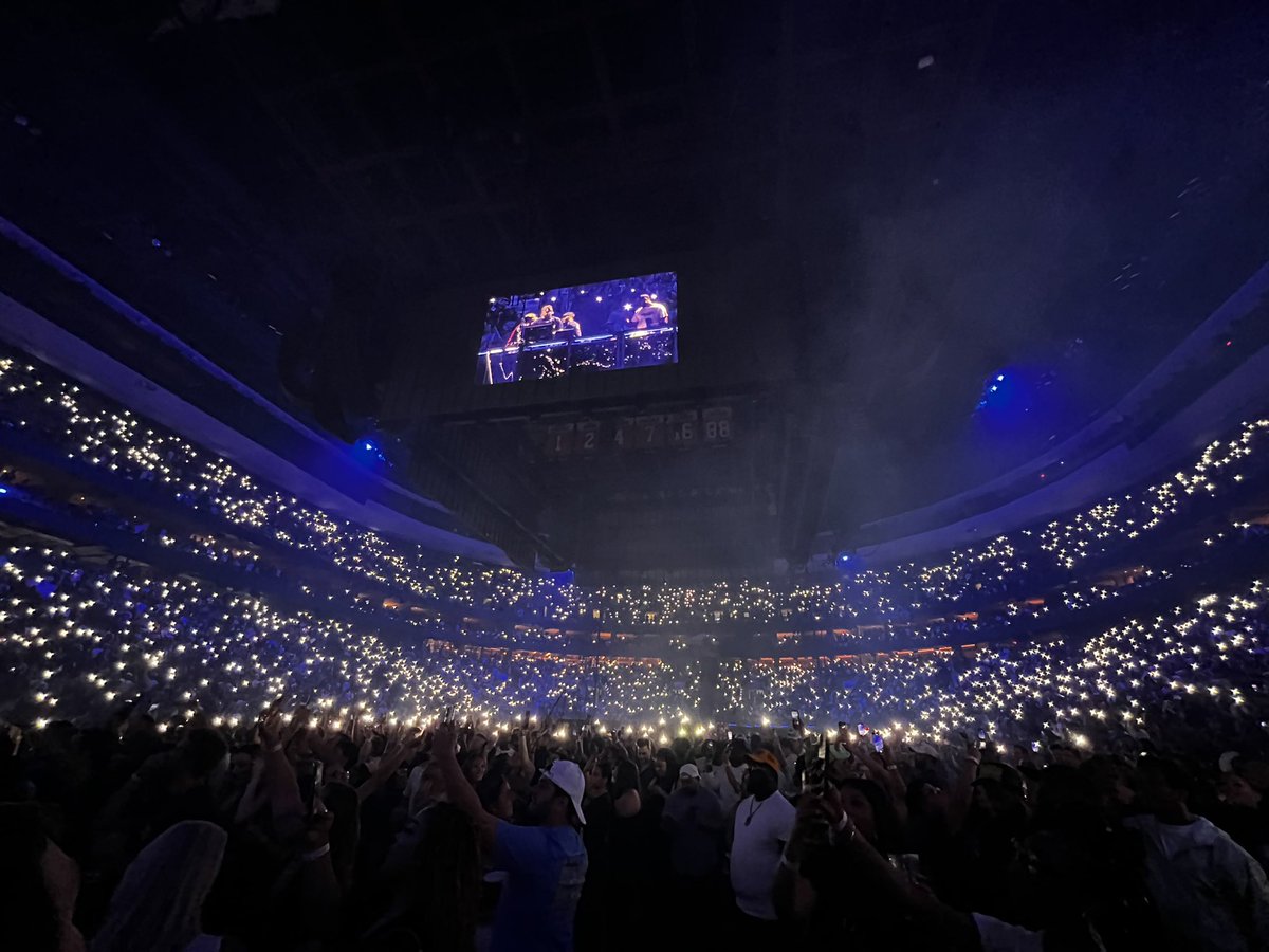AndyRobot's tweet image. #DRAKE #andyRobot  It’s All A Blur  #robots