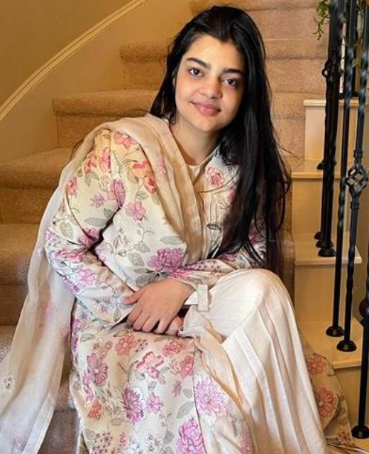 janelle_bludau's tweet photo. It's been just over 24 hours since a Spring teen disappeared, after leaving Pleasure Pier in Galveston. Friends of her family tell us Amtul Momin, 19, was walking to her car, just a block away, to change her shoes - and was not seen again. Call Galveston PD with info. @KHOU https://t.co/siJEGzPQwd