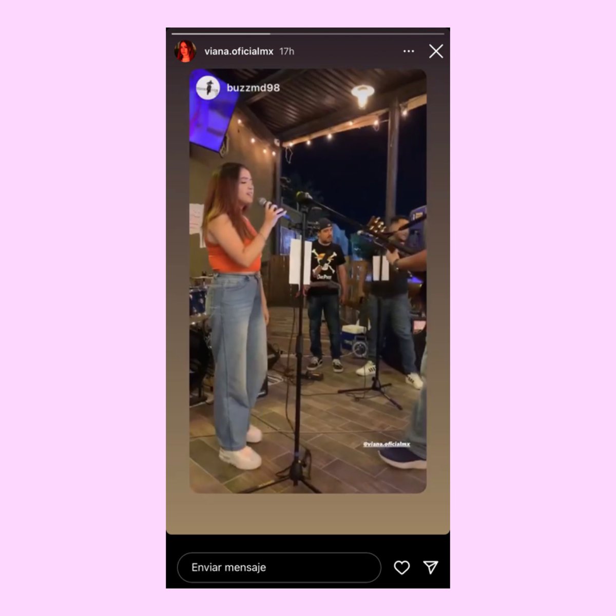 popindiesource's tweet photo. Nuevos videos de Viana el día de ayer haciendo un performance y cantando algunos covers junto a ElTony RoAL https://t.co/VQfTM5c2Nr