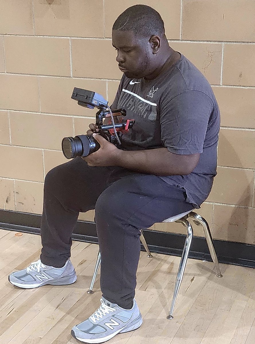 Nj Ladies Hoops "Event Operator of the Day"

Meet young Gerel Lewis a.k.a. @brolymedia of videographer fame
Doing his magic @ his 3 day <a href="/Hoops4Ms/">HOOPS4MS</a> event in support of his brother.

This man of few words, had 13 All-Star teams of '24s-27's from 7+ states play 3+ games - Congrats!