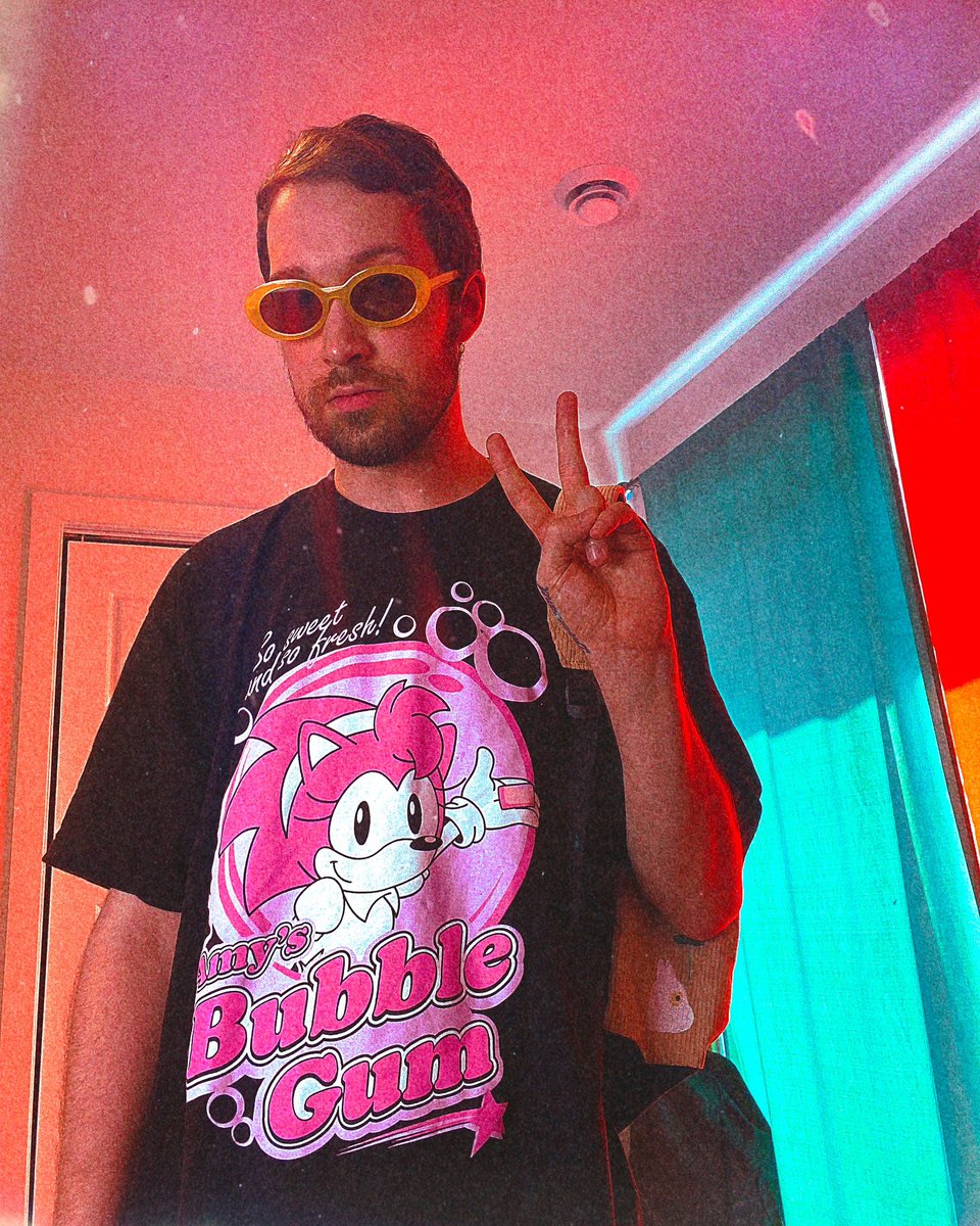 WowItsRG's tweet photo. Amy’s Bubble Gum! 🫧🍬
Shirt provided by @hottopic ⭐️
#sponsoredbyHT #HTFxTakeNote #rg #wowitsrg #creator #hottopic https://t.co/faYPvcoOe9