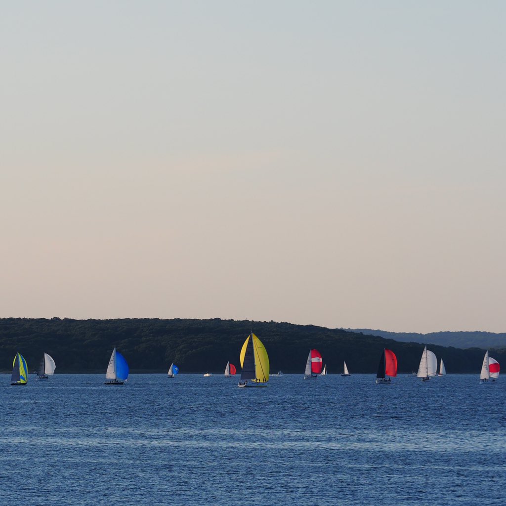 finyphoto's tweet photo. The Wednesday evening races this past week. ⛵️

#FishersIslandSound #FishersIsland #FishersIslandNY #FINYphoto #FINY https://t.co/V6kxj2PHqF