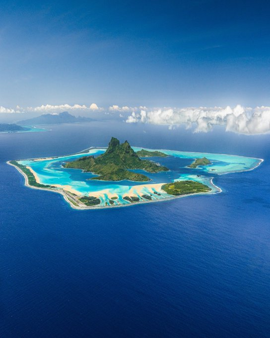 samjam572's tweet photo. Bora Bora from the sky. https://t.co/qdFrrFbARn