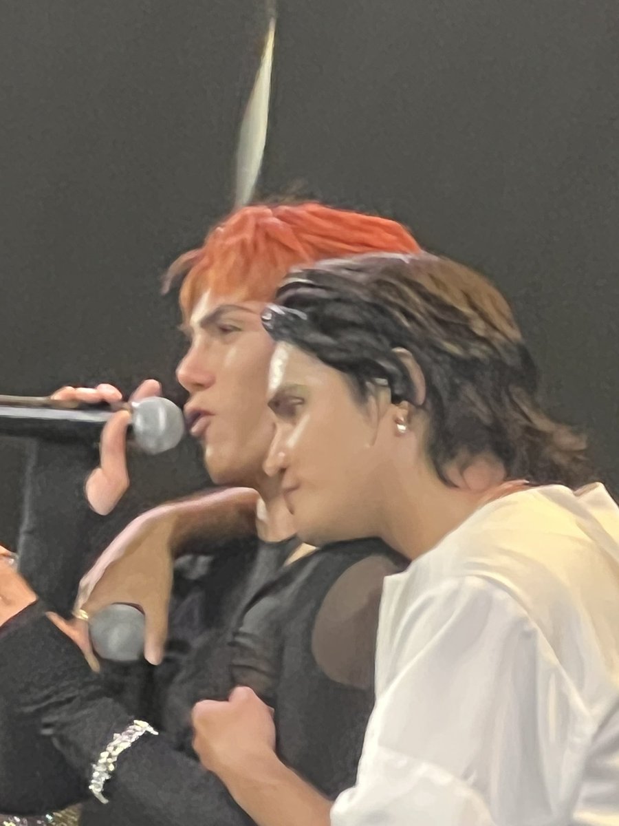 BiBiKo_7429's tweet photo. Grabe naman maka bakod yan 😒😒 #STELLJUN Pakiss lang sabi eh 😘😘

@SB19Official #SB19  #PAGTATAGWorldTour           #PAGTATAGWorldTourWashingtonDC https://t.co/jWXDxCl6Nh