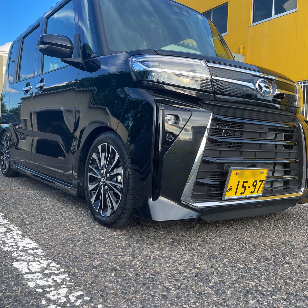 4Xbe7's tweet photo. 車高調取り付けしてもらいました！
最初なのであまり車高落とさなかったんですが、慣れたら徐々下げるようにします！
 #ダイハツ #タント  #タントカスタム  #車高調  #TEIN    #車好き  #車好きと繋がりたい  #車好き女子 https://t.co/p3BOHMKgmi