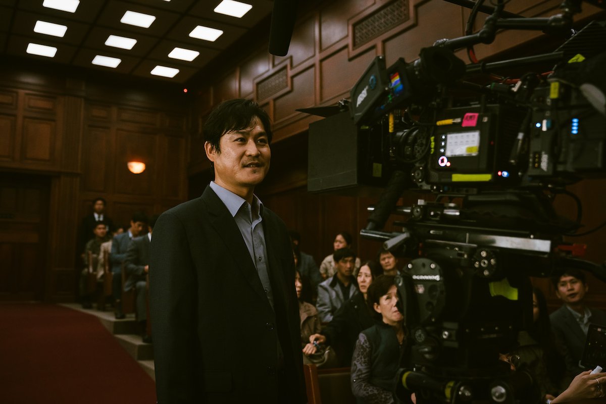 NetflixJP's tweet photo. Netflixシリーズ『D.P.ー脱走兵追跡官ー』シーズン2より #チョン・ヘイン、#ク・ギョファン ほかキャストたちのオフショットが到着📸

脱走兵の過酷な現実を描く本作も、撮影現場はとっても平和で和やかな雰囲気☺️

#DP #DP2 https://t.co/1y1DUn3IKv