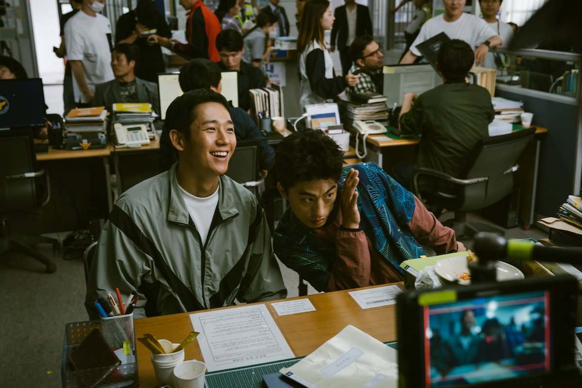 NetflixJP's tweet photo. Netflixシリーズ『D.P.ー脱走兵追跡官ー』シーズン2より #チョン・ヘイン、#ク・ギョファン ほかキャストたちのオフショットが到着📸

脱走兵の過酷な現実を描く本作も、撮影現場はとっても平和で和やかな雰囲気☺️

#DP #DP2 https://t.co/1y1DUn3IKv