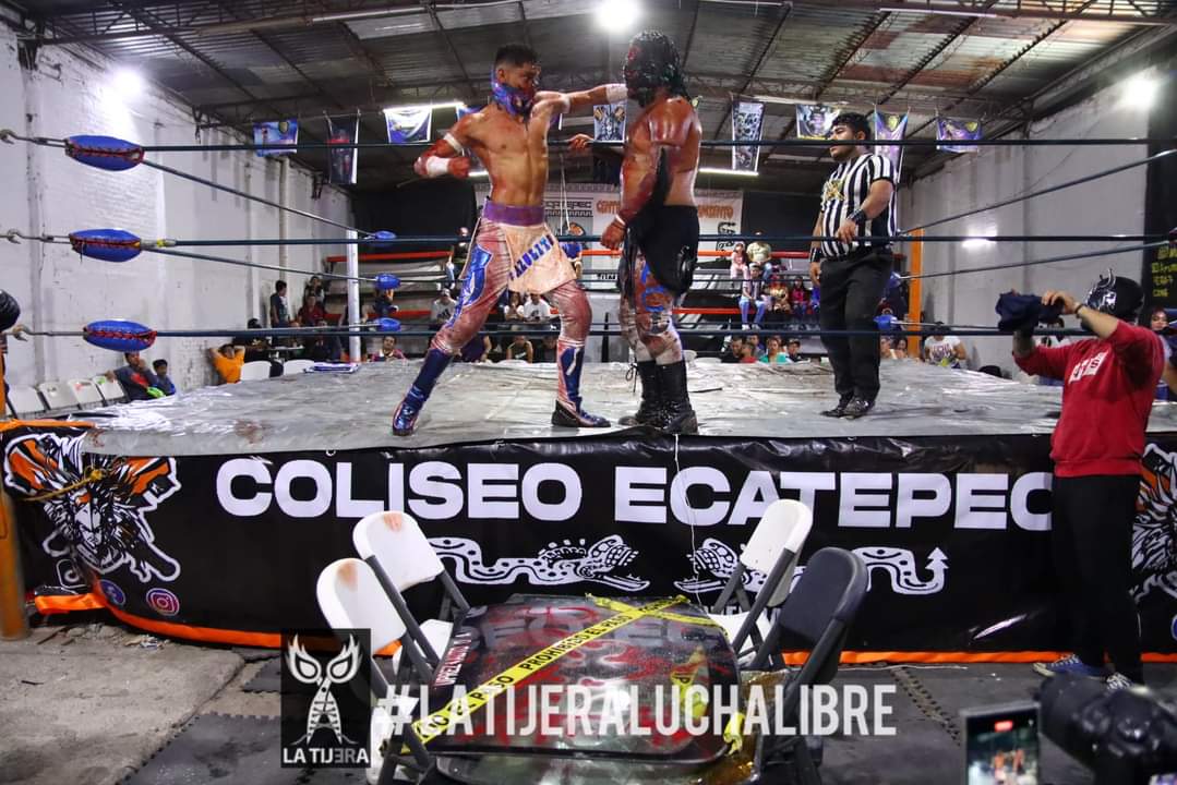 LaTijeraLucha's tweet photo. En una reyerta de más de media hora entre 2 jóvenes promesas de #AnclaPro, en donde el conteo contaba en cualquier lugar del #ColiseoEcatepec, en súper libre que se convierte en extrema y con artefactos; el #Azulito logra dar cuenta del heredero #GuerreroWMCJr... https://t.co/G95qmOcdOq